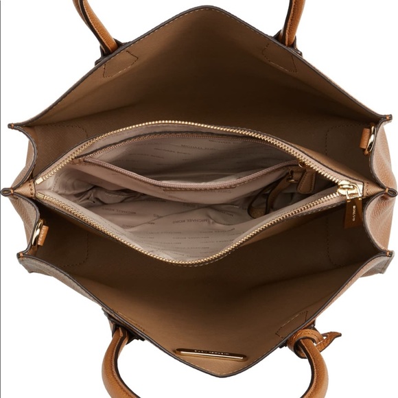 SOLD! Michael Kors Mercer Pebbled Leather Tote - Picture 4 of 6